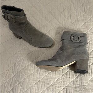 NINE WEST QUILBY BOOTIES. SIZE 9. GRAY SUEDE.